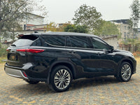 Toyota 2024 Highlander Hybrid 2.5 CVT Intelligent Electric Hybrid 2WD Luxury 7-Seater - 7