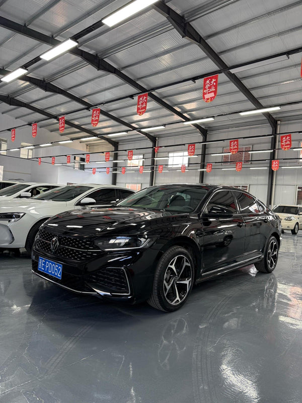 Volkswagen 2024 Passat 2.0 TSI 380 TSI Starlight Elite