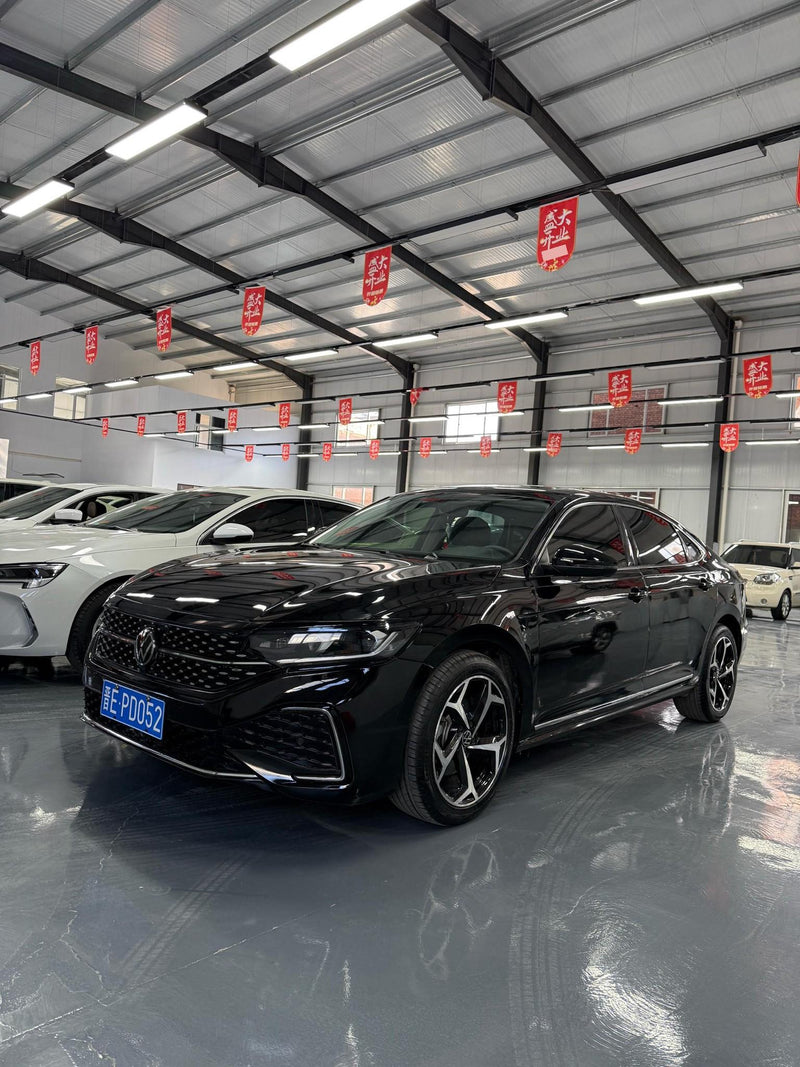 Volkswagen 2024 Passat 2.0 TSI 380 TSI Starlight Elite