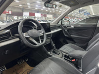 Volkswagen 2024 Tiguan L R-Line 2.0 TSI 330 TSI Front-Wheel-Drive R-Line Dragon Brilliance Edition - 4