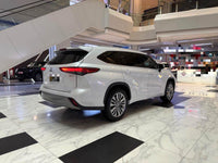 Toyota 2024 Highlander Hybrid 2.5 CVT Intelligent Electric Hybrid 4WD Luxury 7-Seater - 9