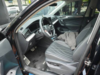 Volkswagen 2024 Tiguan L R-Line 2.0 TSI 330 TSI Front-Wheel-Drive R-Line Dragon Brilliance Edition - 7