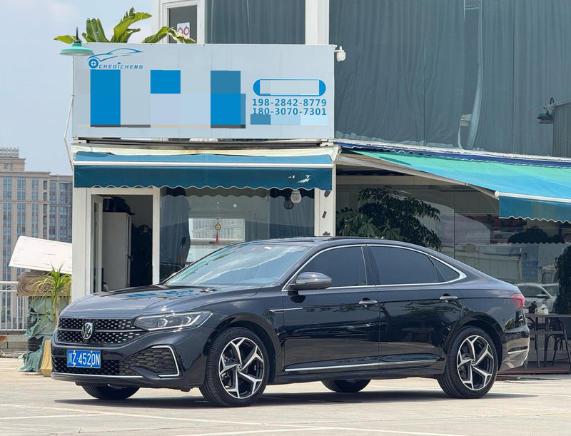 Volkswagen 2024 Passat 2.0 TSI 380 TSI Starlight Luxury