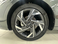 Hyundai 2023 Elantra Sedan 1.5 CVT GLS Advanced Version - 9