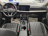 Volkswagen 2024 Tiguan L R-Line 2.0 TSI 330 TSI Front-Wheel-Drive R-Line Dragon Brilliance Edition - 6