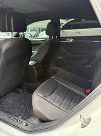 Volkswagen 2023 CC 2.0 TSI 380 TSI Striking Edition - 4