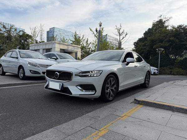 Volvo 2023 S60 48V 2.0T B4 Intelligent Escape Luxury Edition